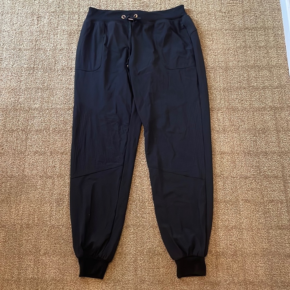 Beyond yoga black joggers, size medium
